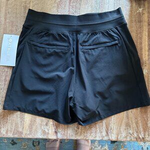 Athleta Brooklyn short black NWT size 4
